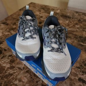 Brooks Running Shoes Size 8